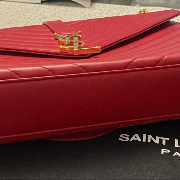 Saint Laurent

ENVELOPE LEATHER CROSSBODY BAG - Picture 15 of 16